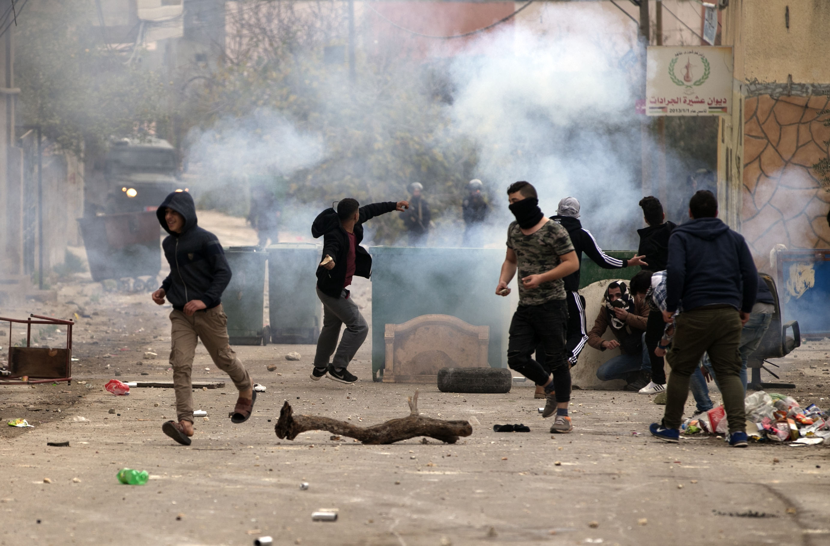 اشتباكات عنيفة بين فلسطينيين وقوات الاحتلال