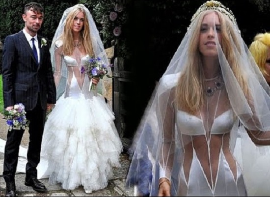 فستان زفاف مثير