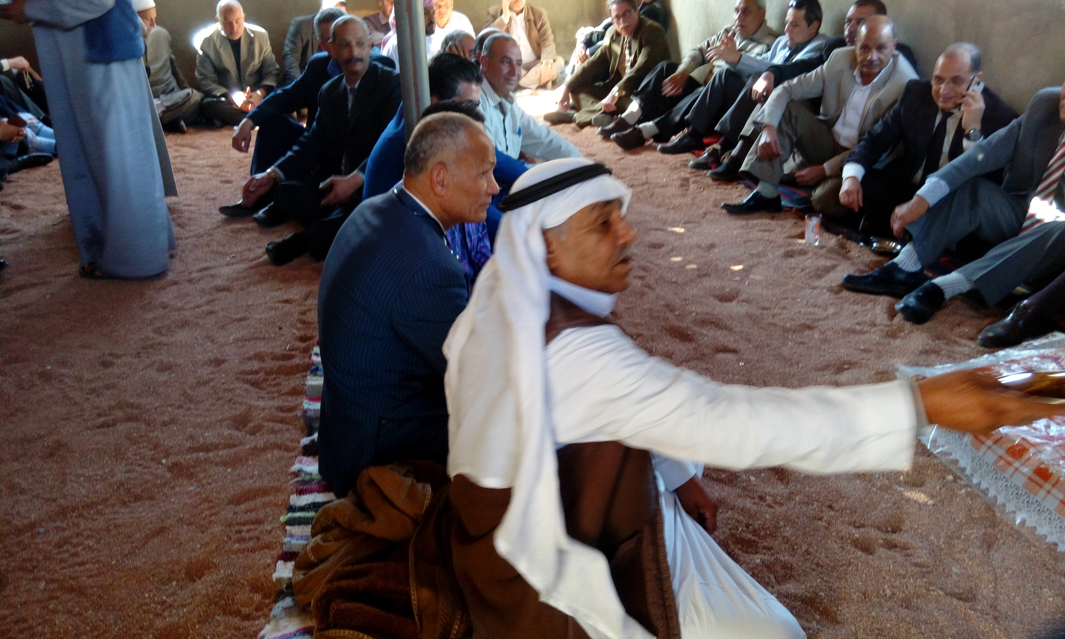 محافظ جنوب سيناء اثناء للقاء