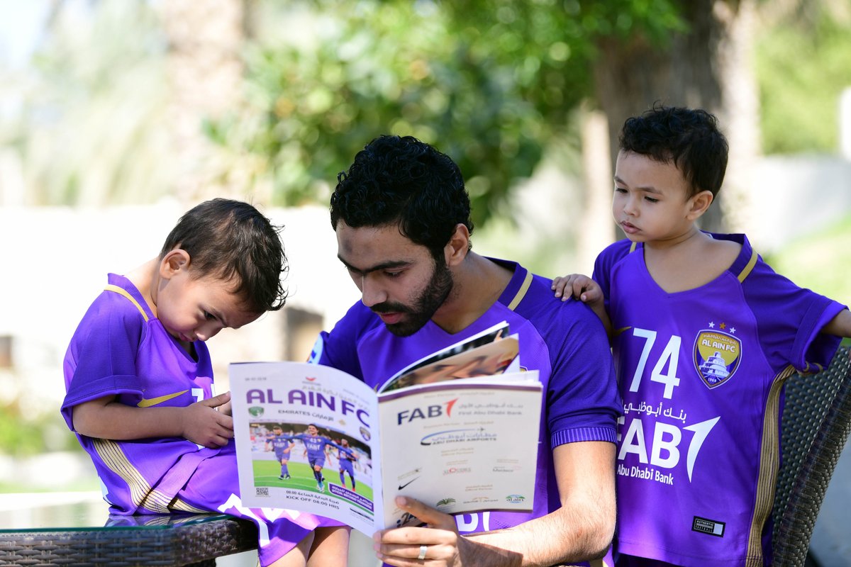 حسين الشحات مع أولاده