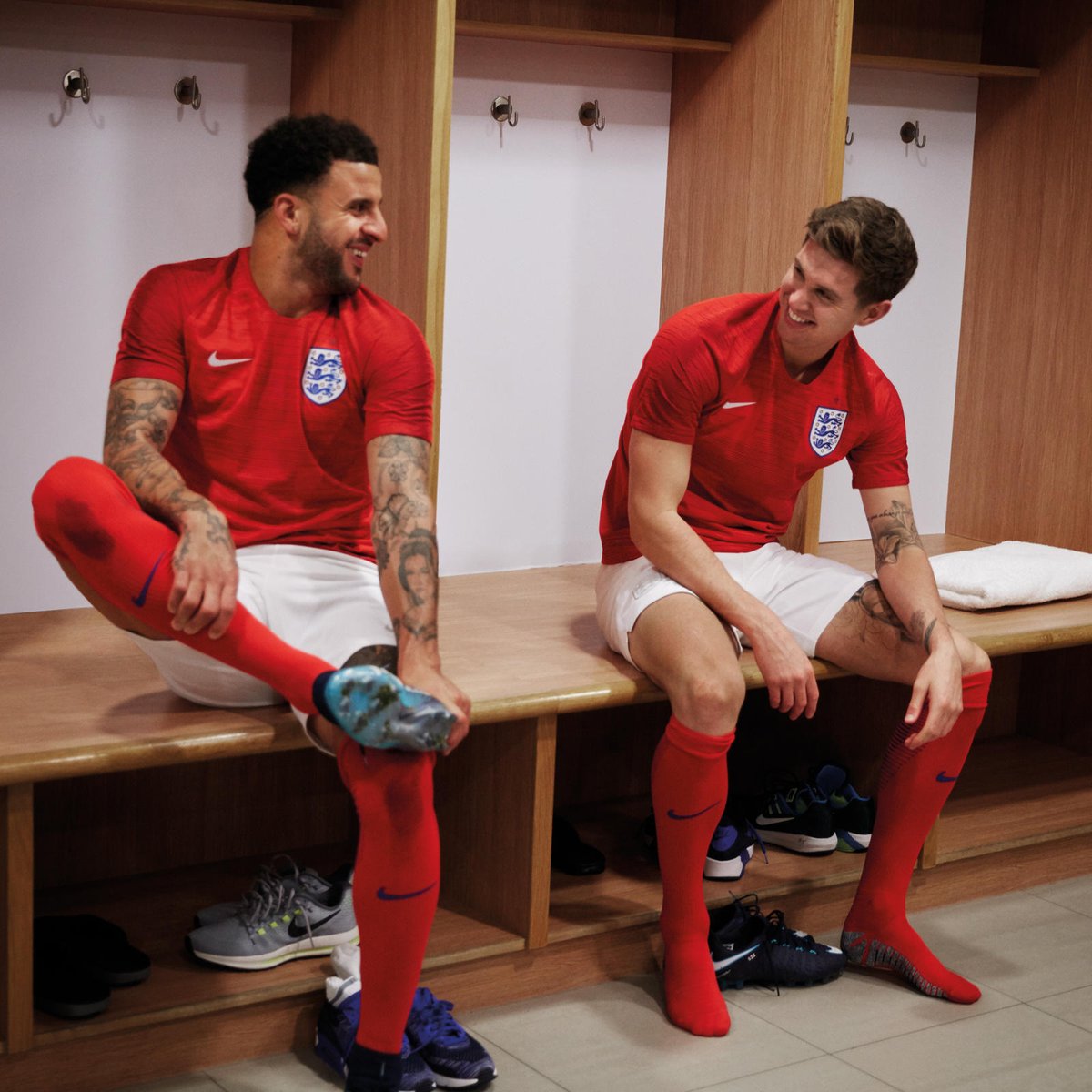 منتخب إنجلترا يكشف عن قميصه الجديد فى كأس العالم 4