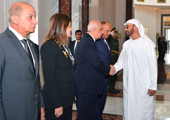 الرئيس السيسىي يصل القاهرة بعد زيارته لسلطنة عمان والإمارات‬ (1)