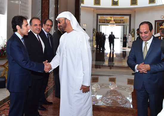 الرئيس السيسىي يصل القاهرة بعد زيارته لسلطنة عمان والإمارات‬ (3)