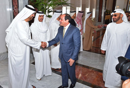 الرئيس السيسىي يصل القاهرة بعد زيارته لسلطنة عمان والإمارات‬ (4)
