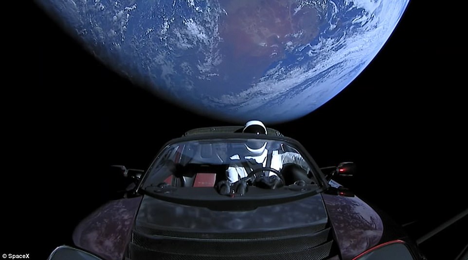 السيارة فى الفضاء
