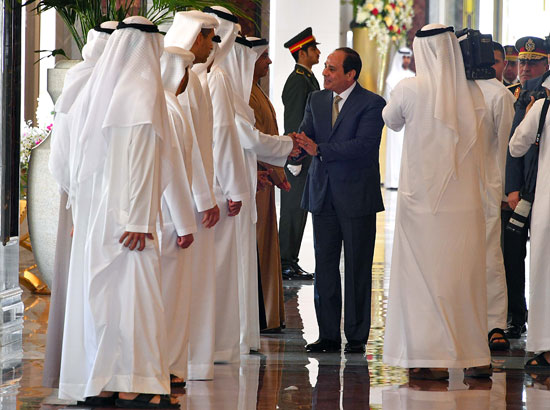 الرئيس السيسىي يصل القاهرة بعد زيارته لسلطنة عمان والإمارات‬ (7)