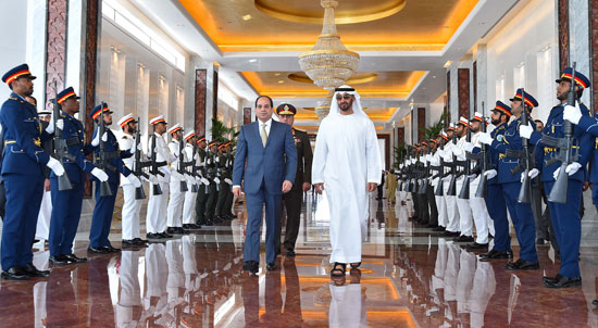 الرئيس السيسىي يصل القاهرة بعد زيارته لسلطنة عمان والإمارات‬ (5)