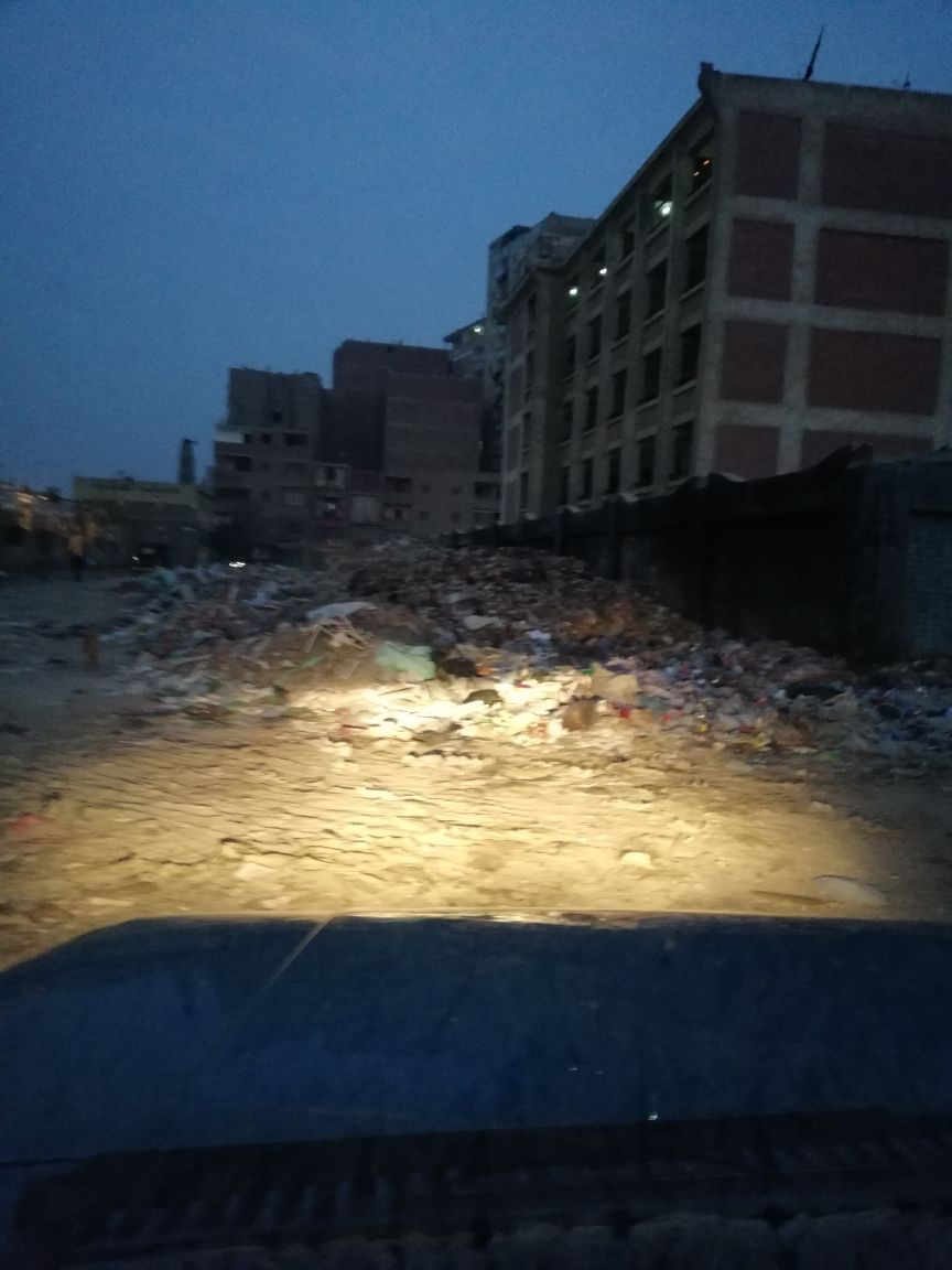 القمامة تحاصر المدارس بالمنطقة