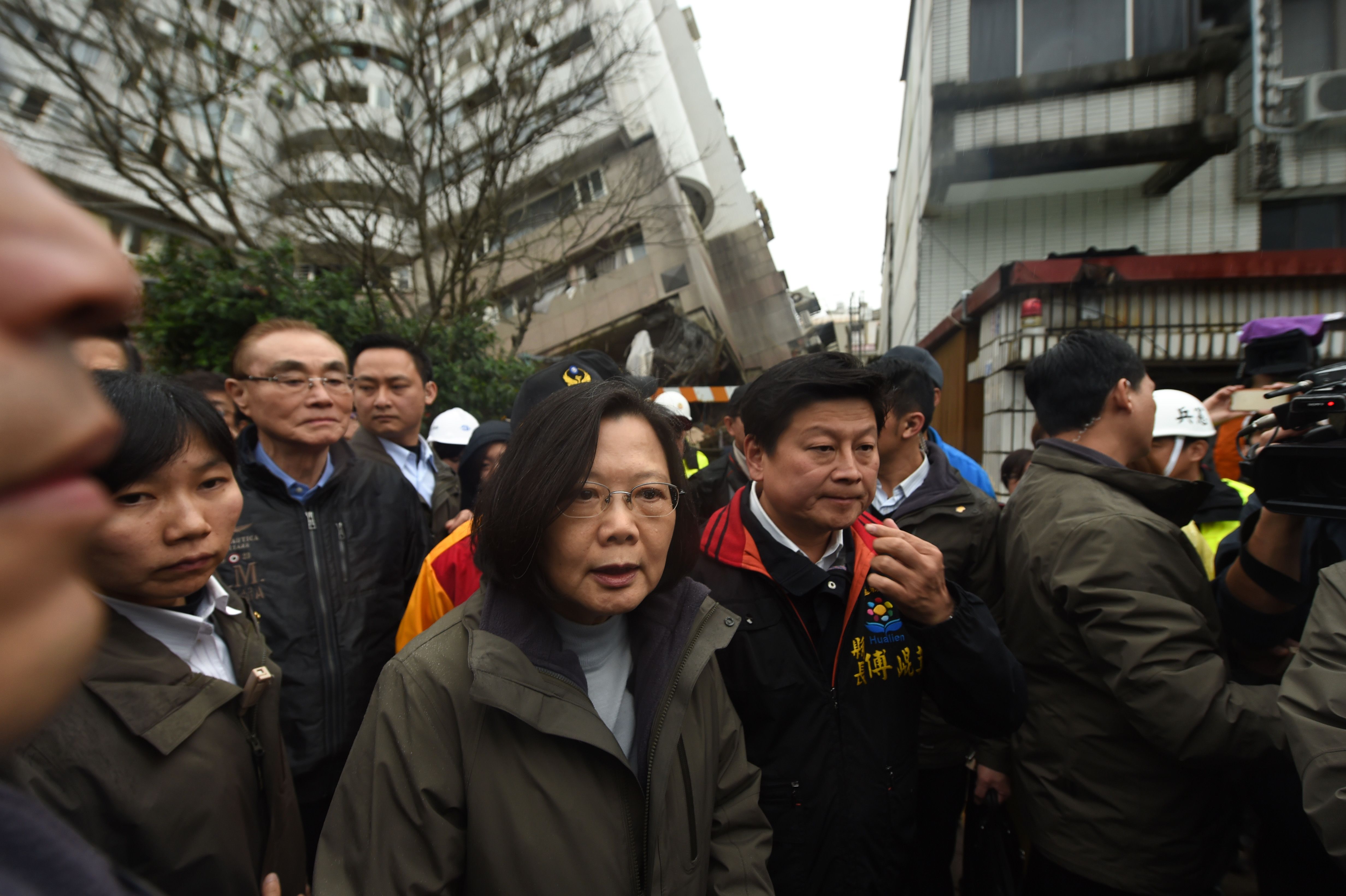 رئيسة تايوان تزور متضررى الزلازل