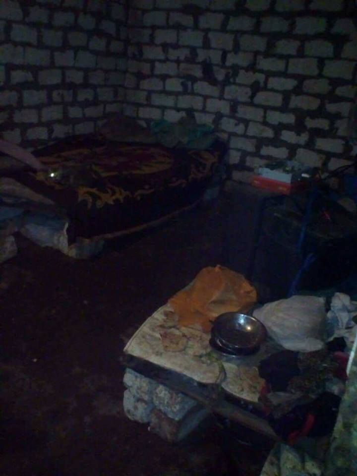 غرفة معيشة لإحدى الأسر الفقيرة