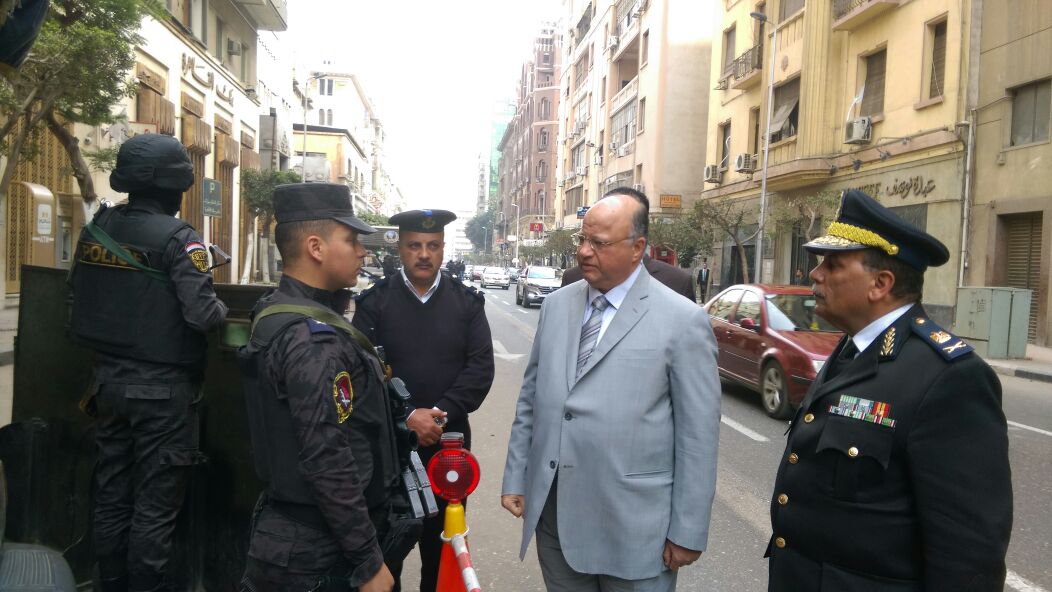 مدير أمن القاهرة يتفقد استنفار القوات فى الشوارع لتأمين المنشئات (1)