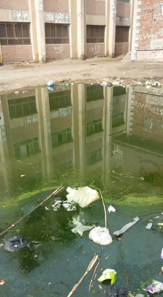              غرق المدرسة بالمجاري