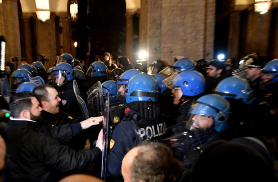 مواجهات بين الشرطة الإيطالية ومحتجين