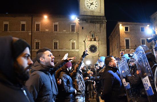 جانب من احتجاجات فى إيطاليا