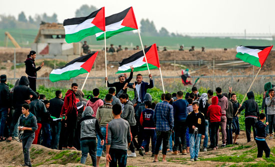  الأعلام الفلسطينية ترفرف خلال المواجهات 