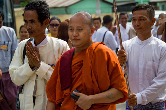 راهب بوذى متطرف ينهى فترة حظره من الخطبة