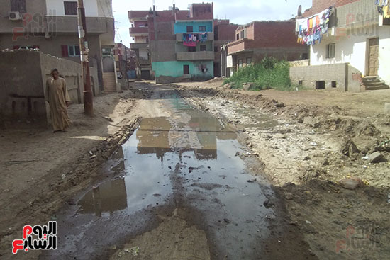 مياه الصرف الصحى بشوارع قرية ميت الديبة