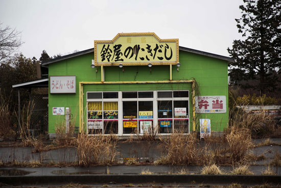 متجر مهجور فى فوكوشيما اليابانية