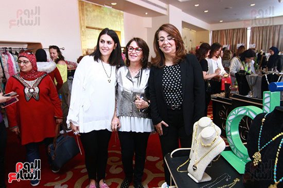 افتتاح جناح الأسر المنتجة والمشروعات الصغيرة بمعرض عيد الأم (14)