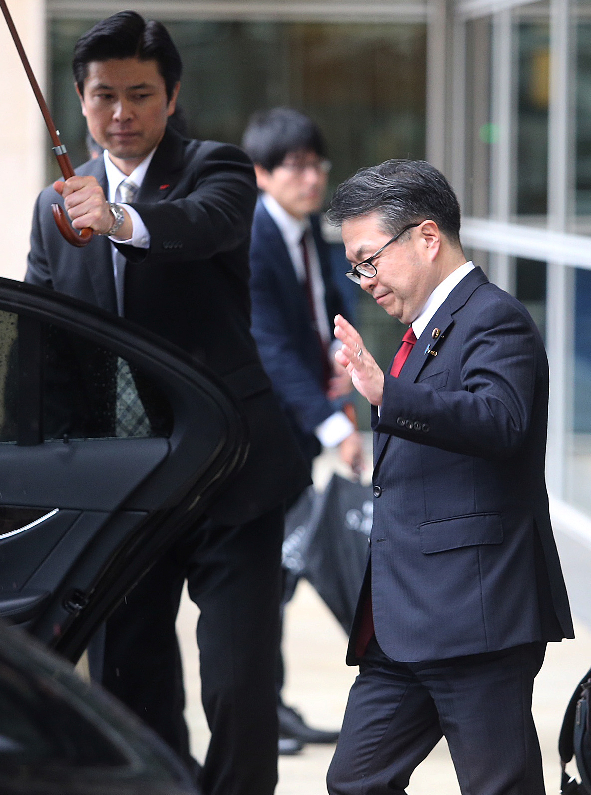 جانب من وزير الاقتصاد والتجارة والصناعة الياباني هيروشيغي سيكو