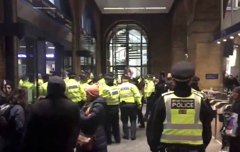 الشرطة البريطانية تغلق محطة قطارات