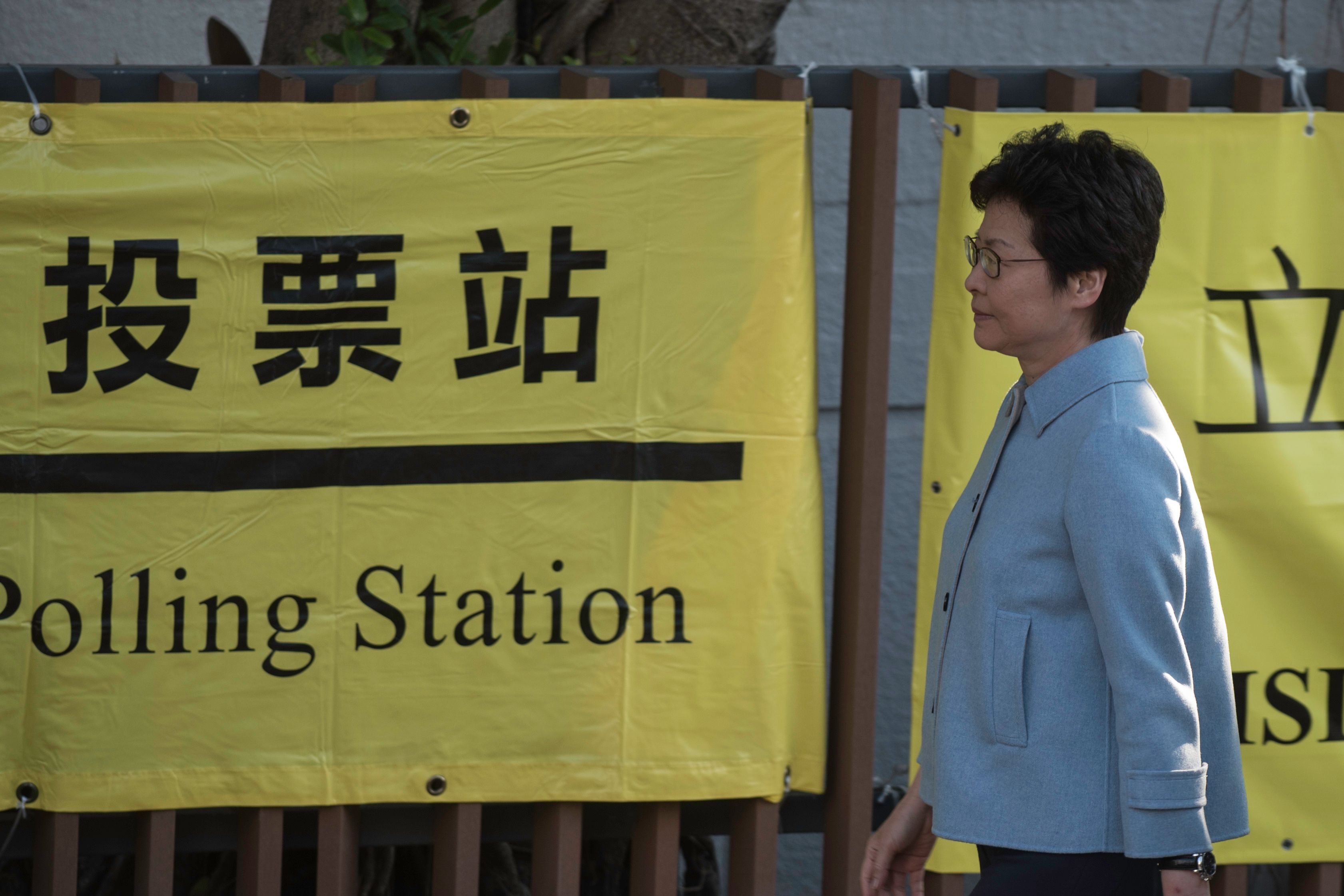 الرئيسة التنفيذية لهونج كونج كارى لام تدلى بصوتها فى الانتخابات