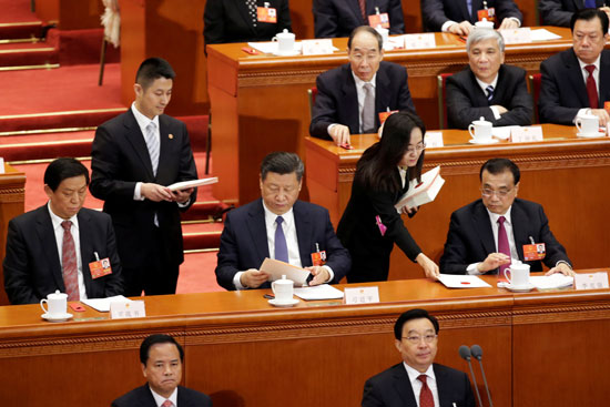 الرئيس الصينى يطلع على ورقة التعديلات الدستورية