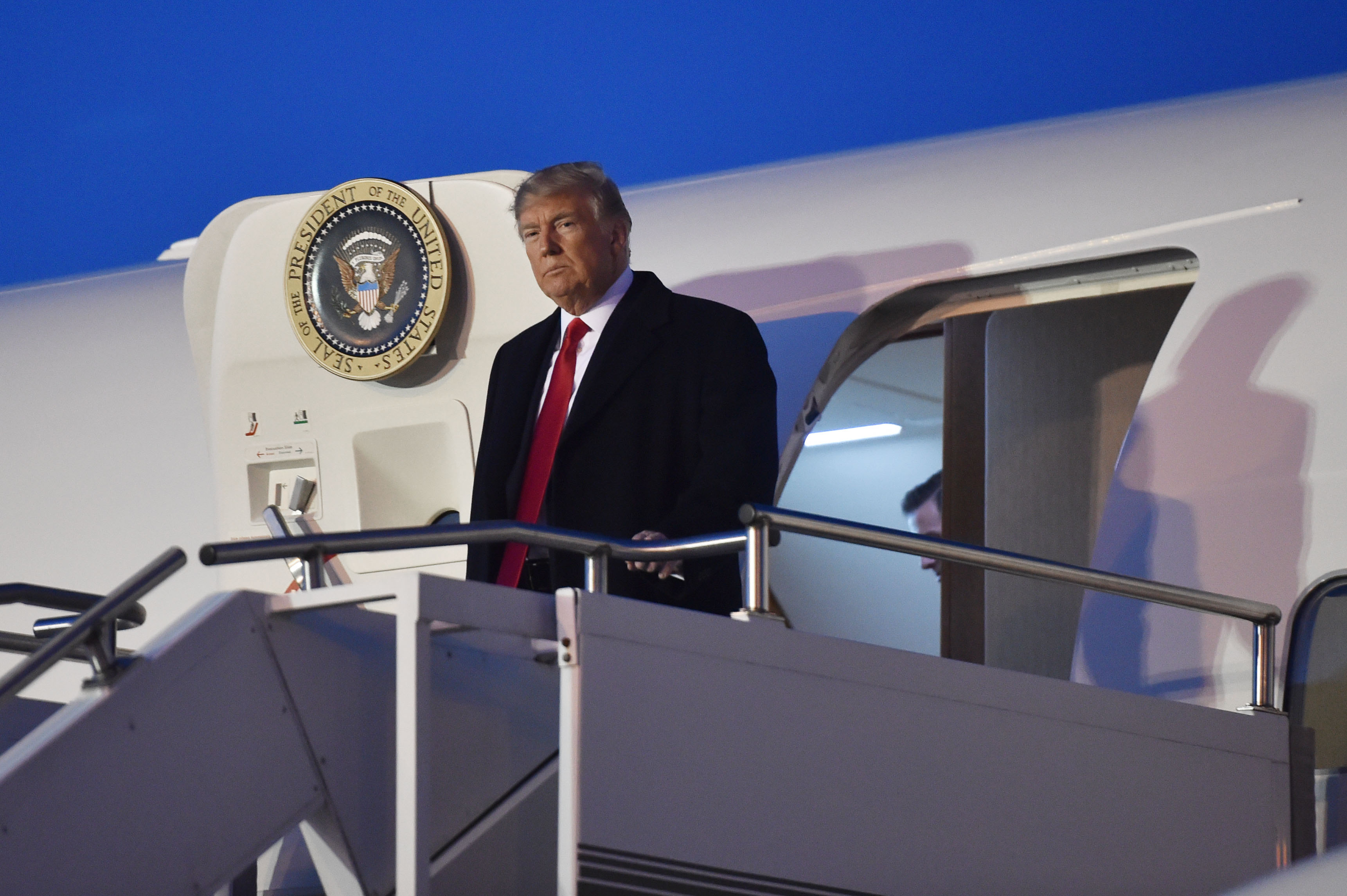 دونالد ترامب على متن الطائرة الرئاسية