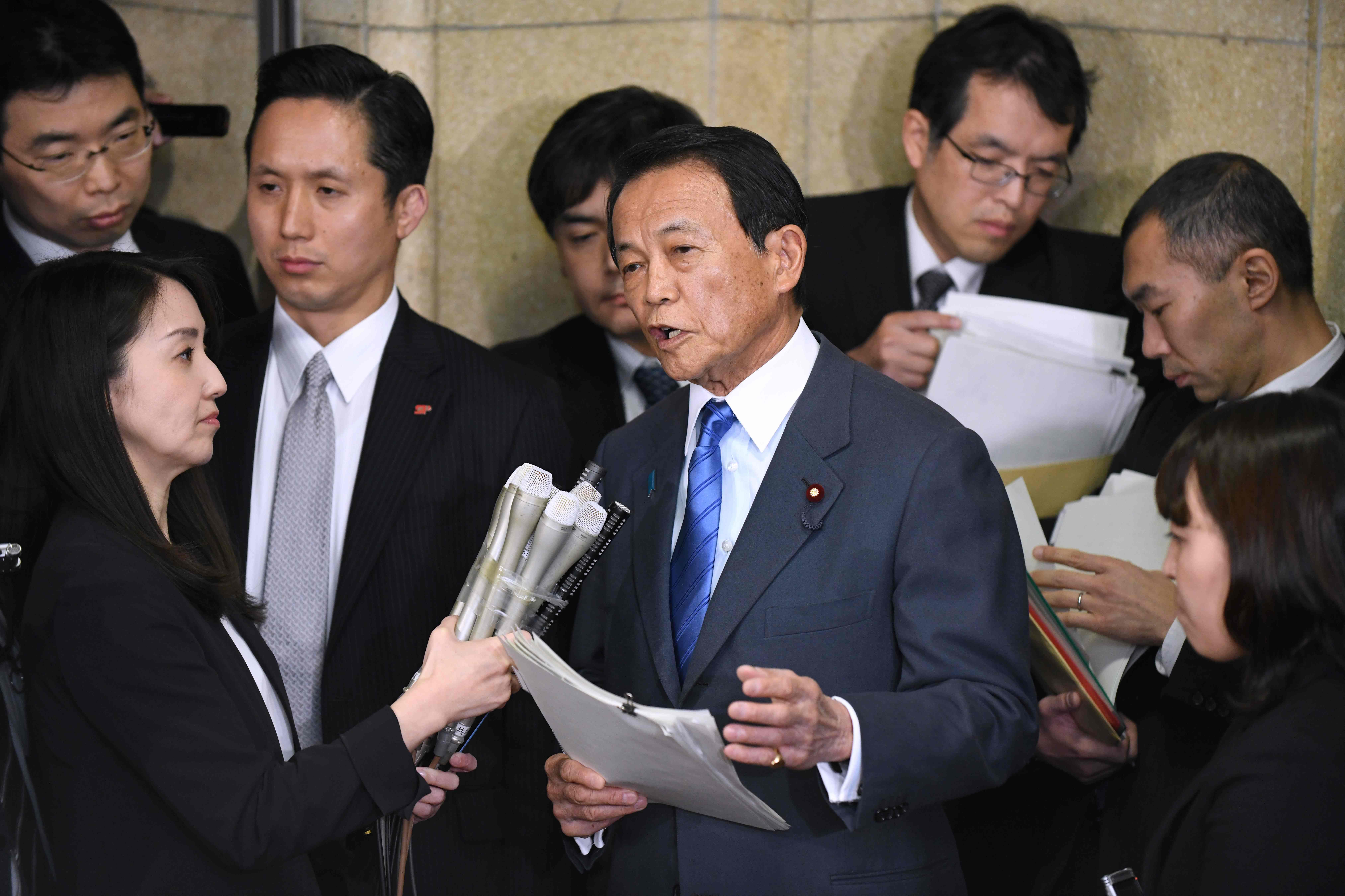 وزير المالية اليابانى يدلى بتصريحاته