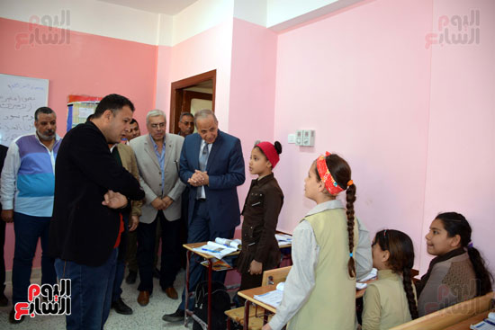 محافظ القليوبية يفتتح 5 مدارس جديدة بمدينة شبرا الخيمة (8)