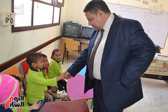 وكيل وزارة التربية والتعليم بالوادى الجديد يتفقد عدد من المدارس (5)
