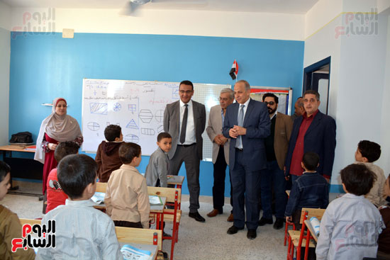 محافظ القليوبية يفتتح 5 مدارس جديدة بمدينة شبرا الخيمة (1)