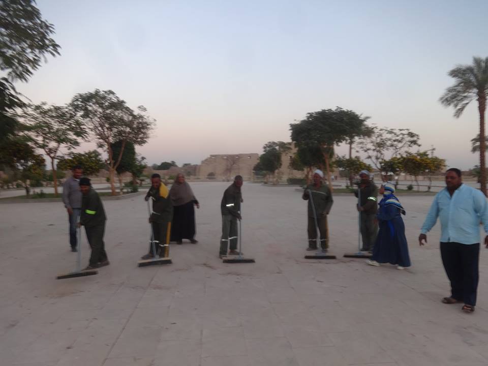  مجلس مدينة الأقصر يدشن حملة لتنظيف ساحة الكرنك قبيل ختام الأقصر عاصمة الثقافة العربية
