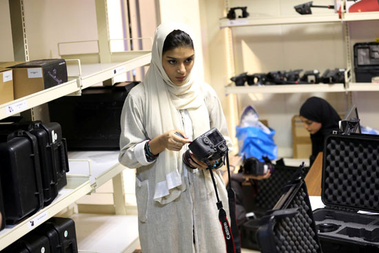 سعوديات تدرسن صناعة السينما فى إحدى جامعة جدة