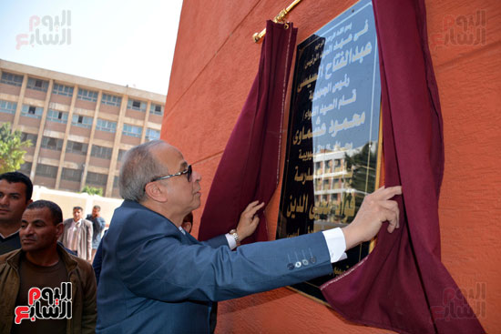 محافظ القليوبية يفتتح 5 مدارس جديدة بمدينة شبرا الخيمة (9)