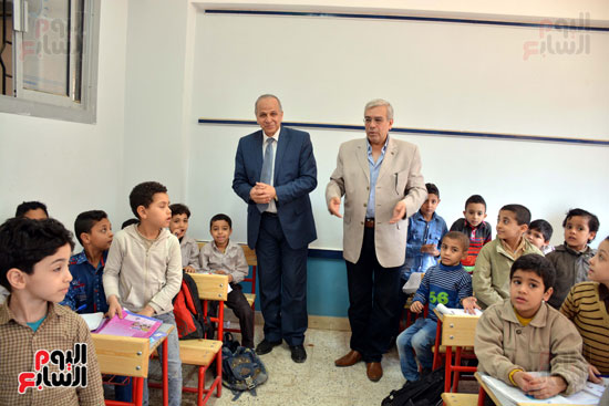 محافظ القليوبية يفتتح 5 مدارس جديدة بمدينة شبرا الخيمة (2)