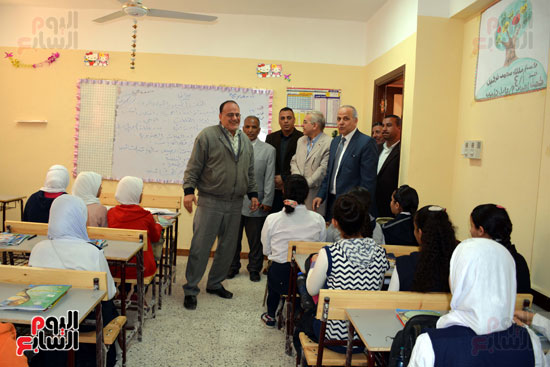 محافظ القليوبية يفتتح 5 مدارس جديدة بمدينة شبرا الخيمة (12)