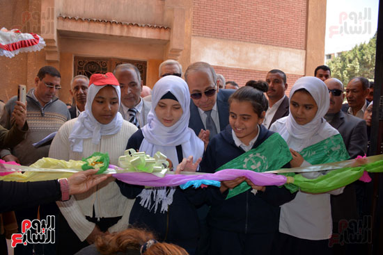 محافظ القليوبية يفتتح 5 مدارس جديدة بمدينة شبرا الخيمة (10)