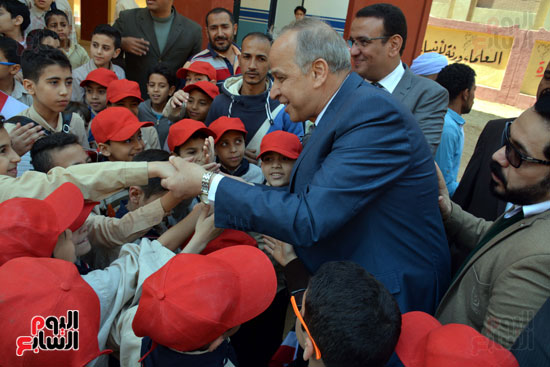 محافظ القليوبية يفتتح 5 مدارس جديدة بمدينة شبرا الخيمة (4)