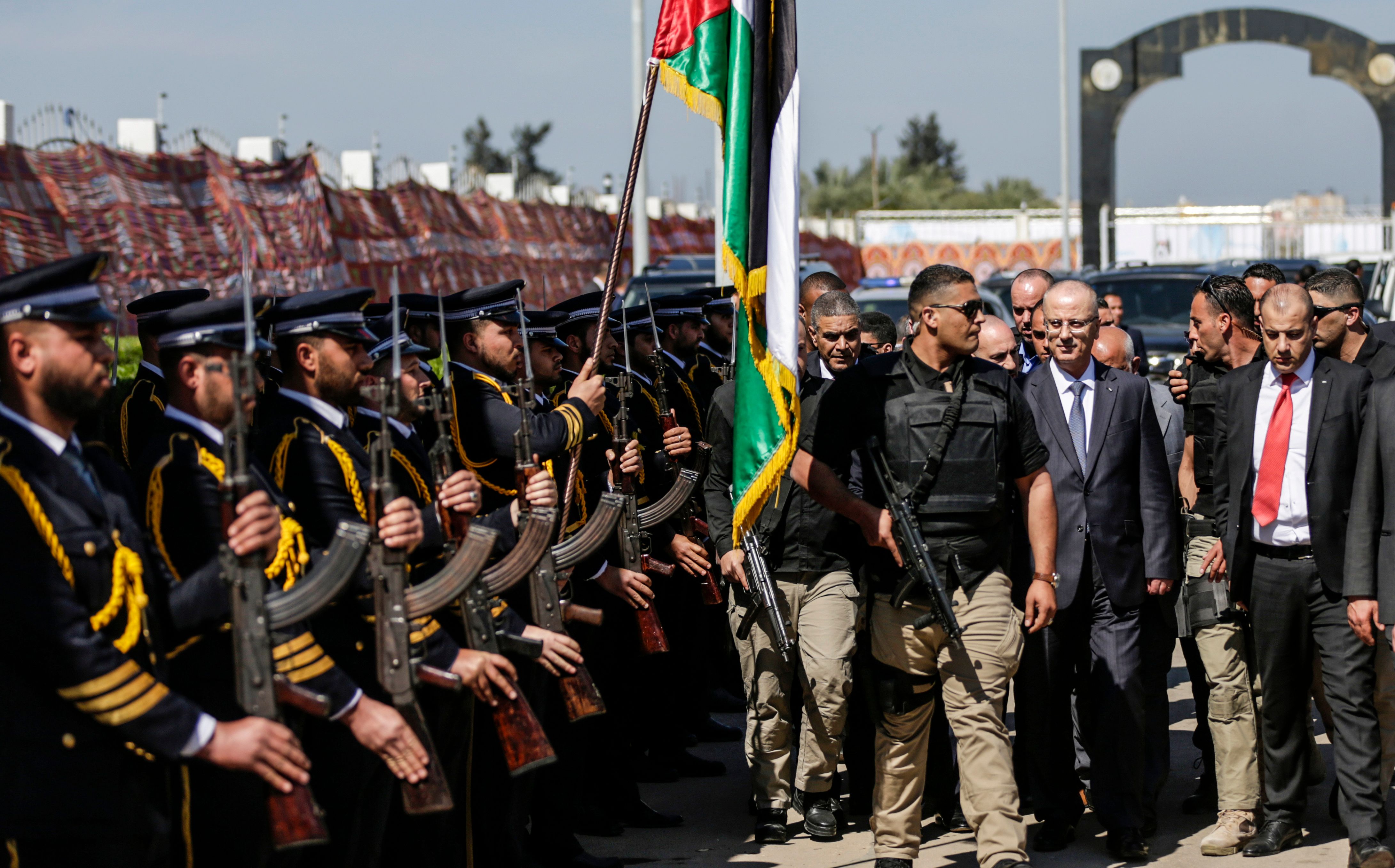 رئيس الوزراء الفلسطينى يقطع زيارته إلى غزة