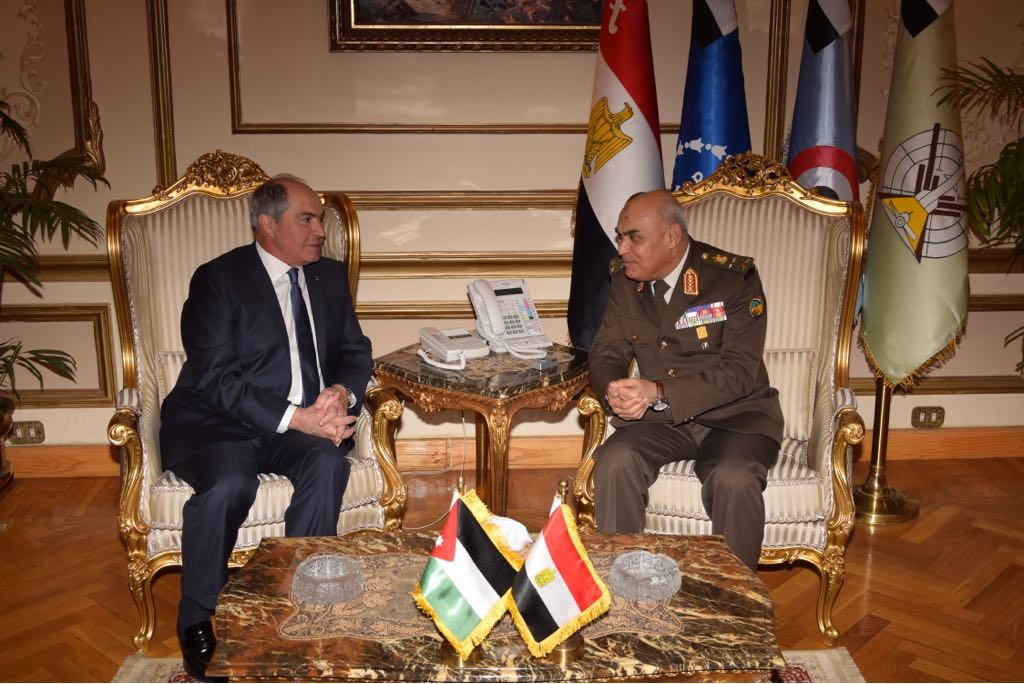 لقاء وزير الدفاع ورئيس وزراء الأردن