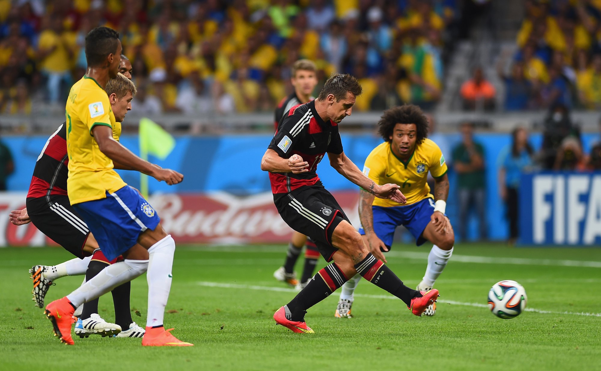 Германия 1 июля. ЧМ 2014 Германия Бразилия 7:1. ЧМ 2014 Бразилия Германия. Матч Бразилия Германия 2014. ЧМ 7 1 Германия Бразилия.