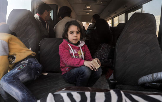 الهلال الأحمر السورى يجلى أطفال من الغوطة الشرقية