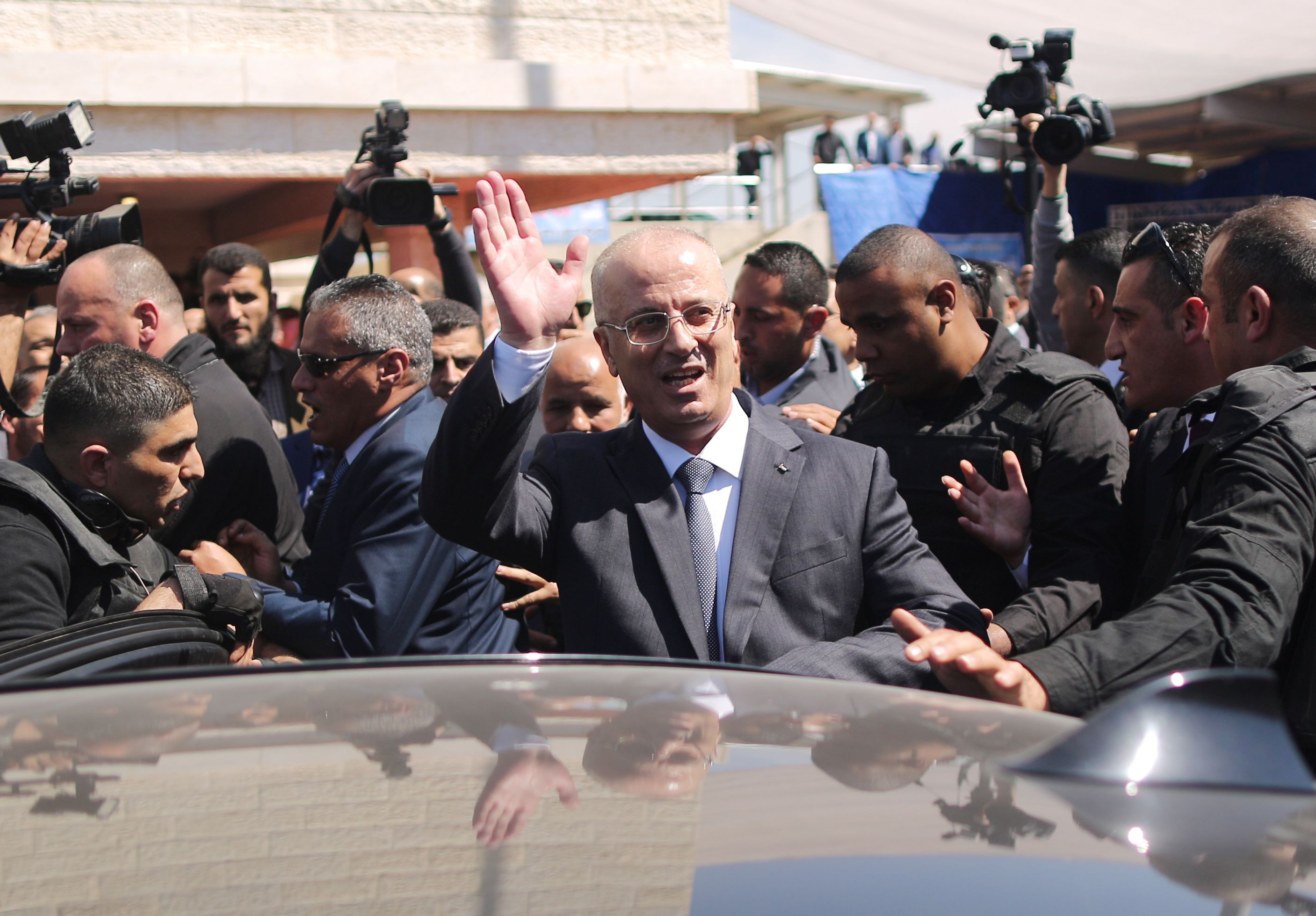 رئيس الوزراء الفلسطينى يغادر قطاع غزة
