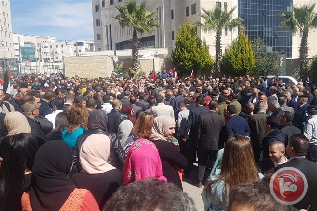 حشود فلسطينية فى استقبال رامى الحمدلله