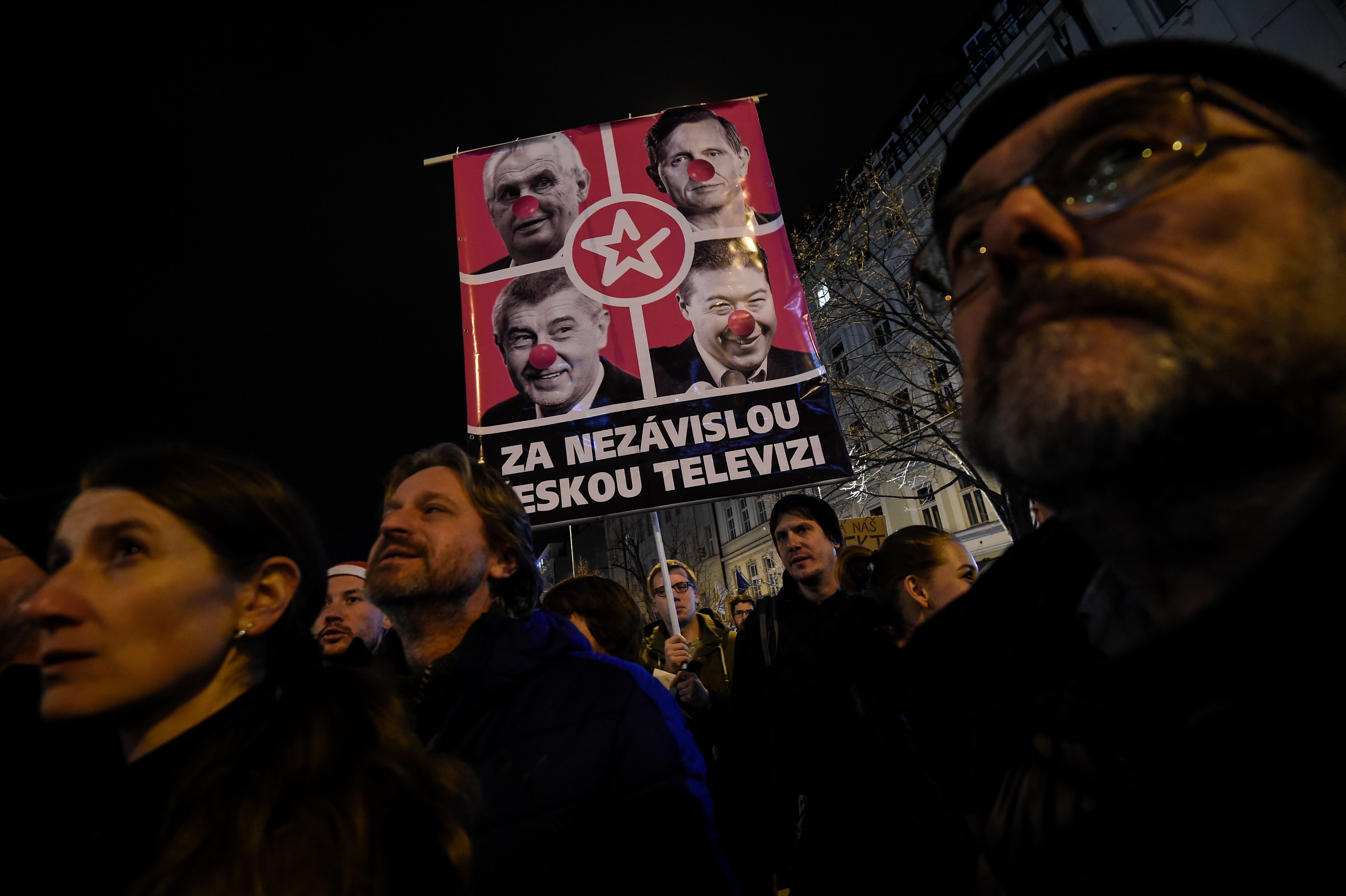لافتات ضد الحكومة التشيكية