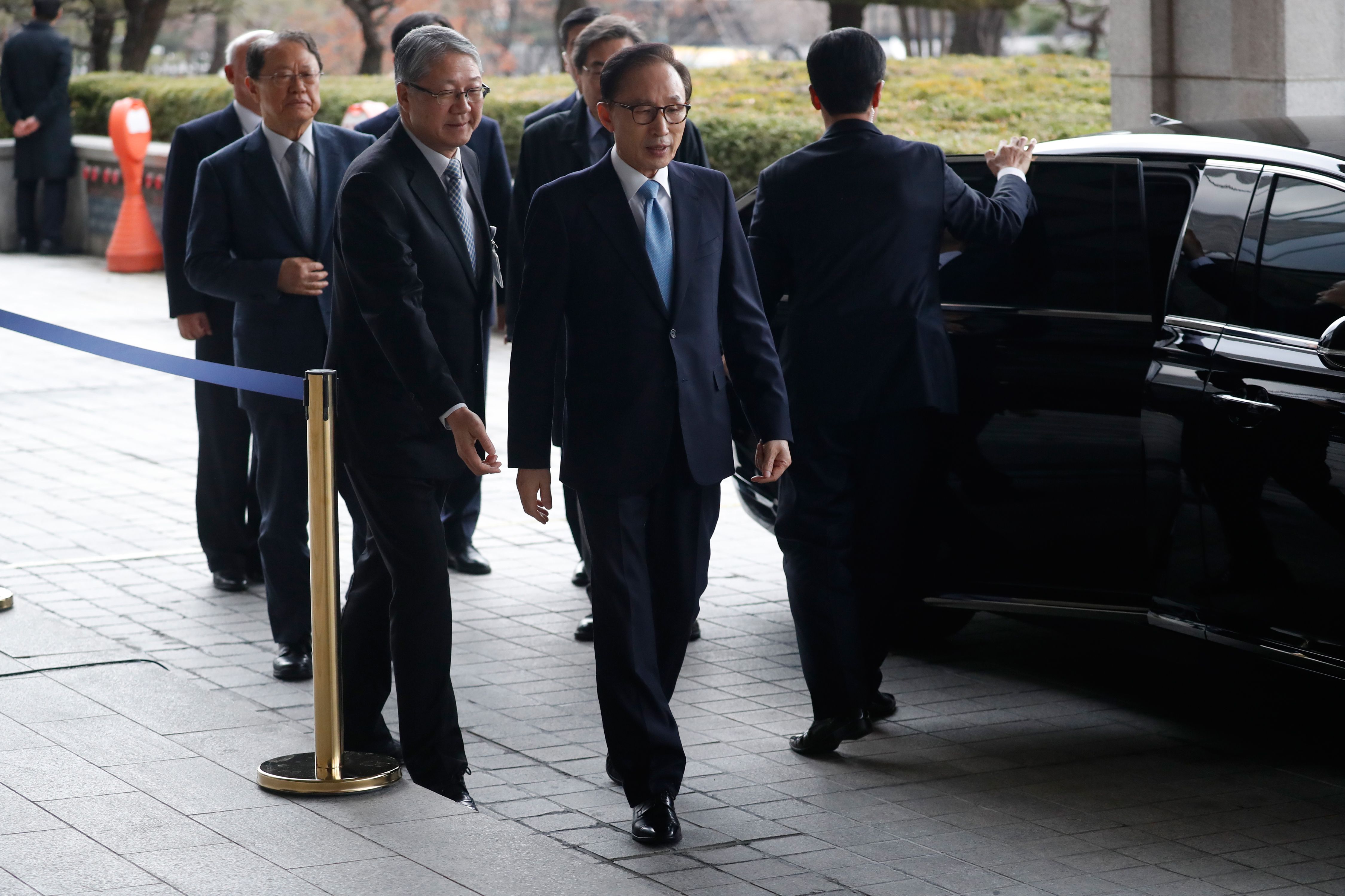 رئيس كوريا الجنوبية السابق يصل لمقر استجوابه