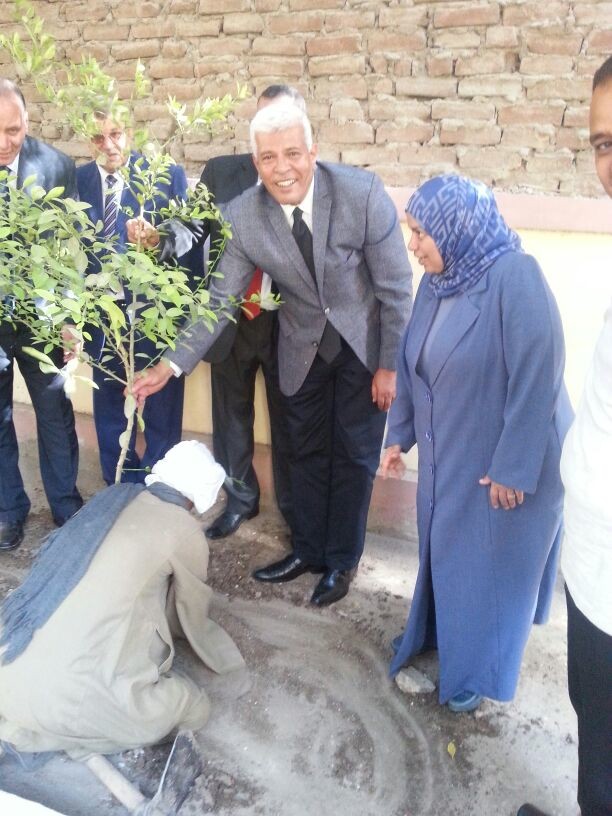 الدكتور سيد خليفة  نقيب الزراعيين  ازرع شجرة