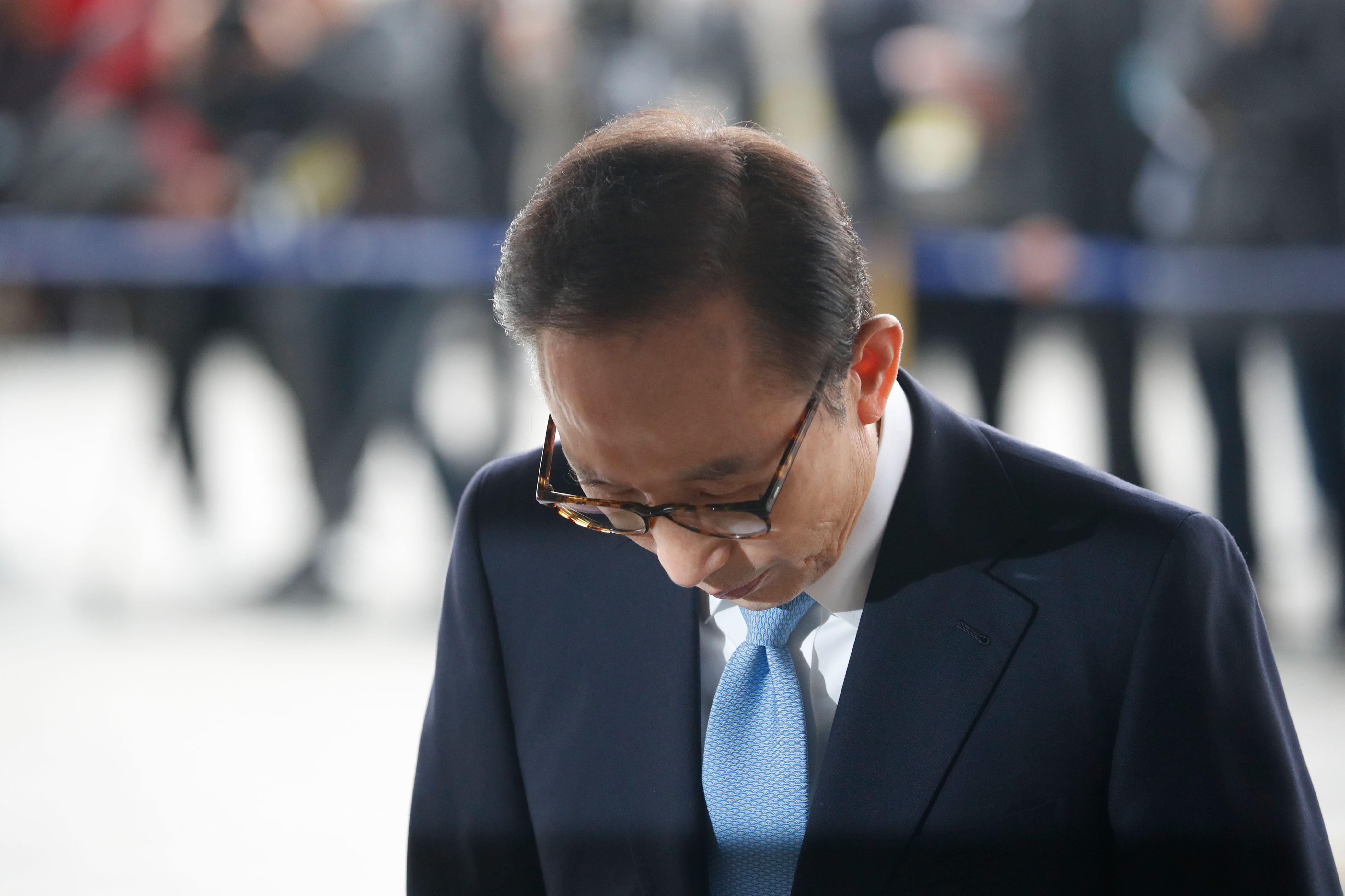 رئيس كوريا الجنوبية السابق يخضع للاستجواب