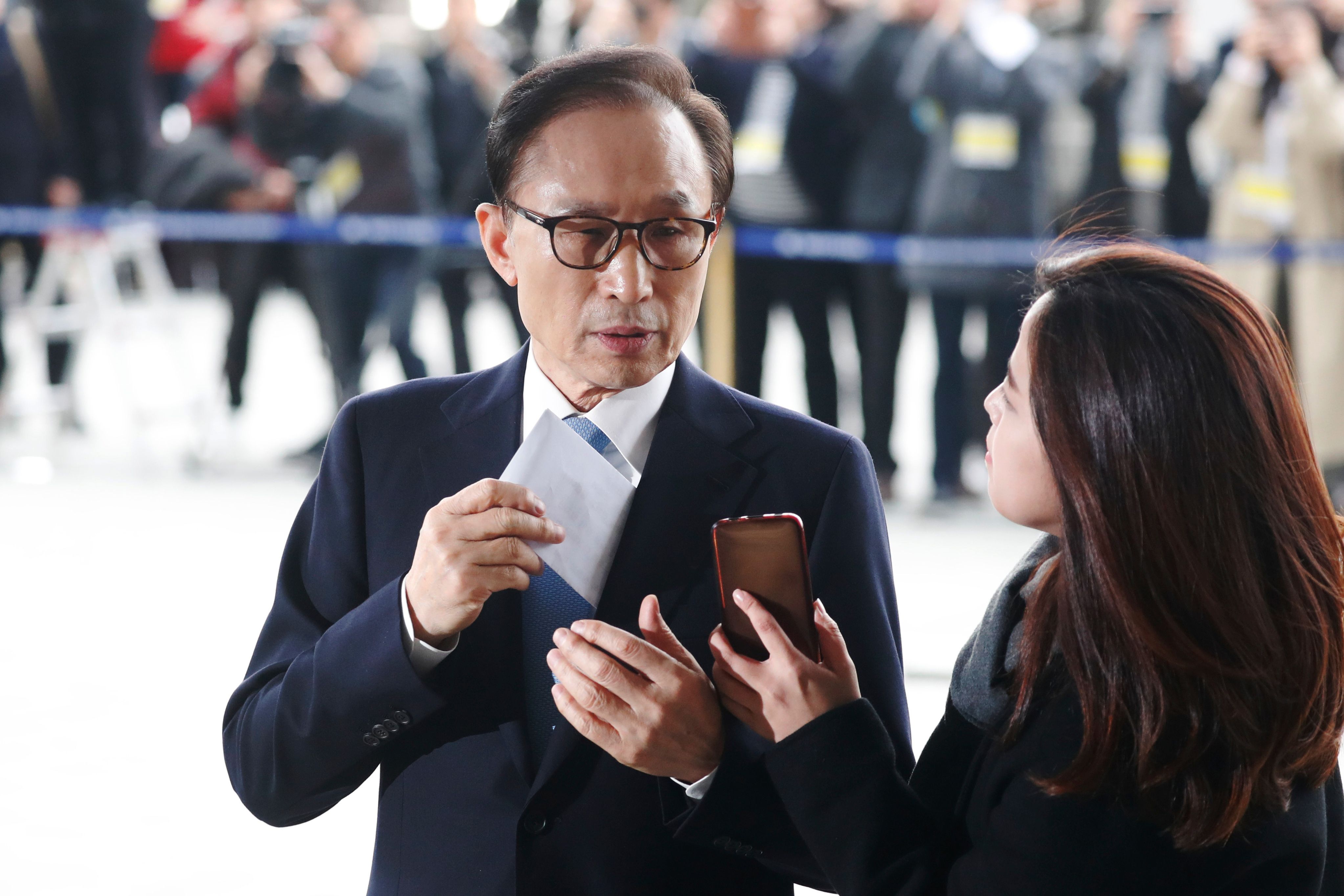 رئيس كوريا الجنوبية السابق يدلى بتصريح قبل استجوابه